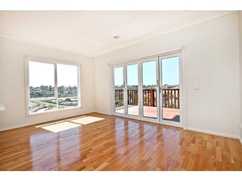 8 Birk Court, Gowanbrae VIC 3043