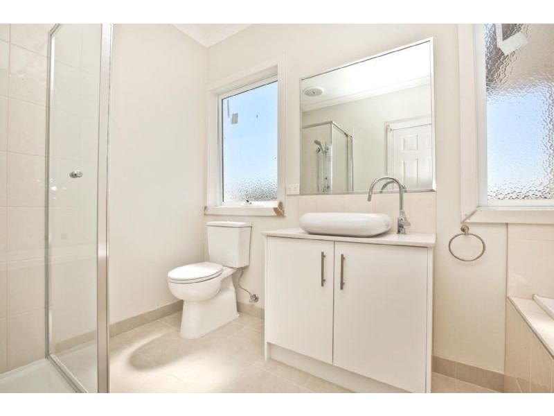 8 Birk Court, Gowanbrae VIC 3043