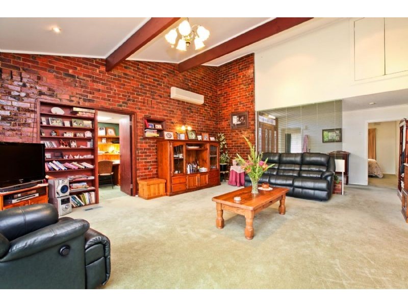 12 Koonalda Road, Gladstone Park VIC 3043