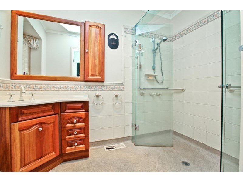 12 Koonalda Road, Gladstone Park VIC 3043