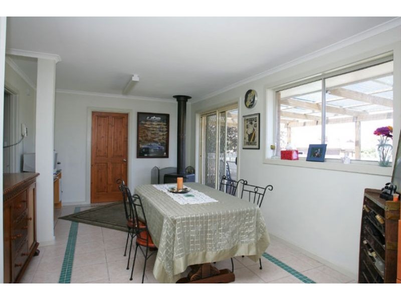 15 Hall Road, Gladstone Park VIC 3043