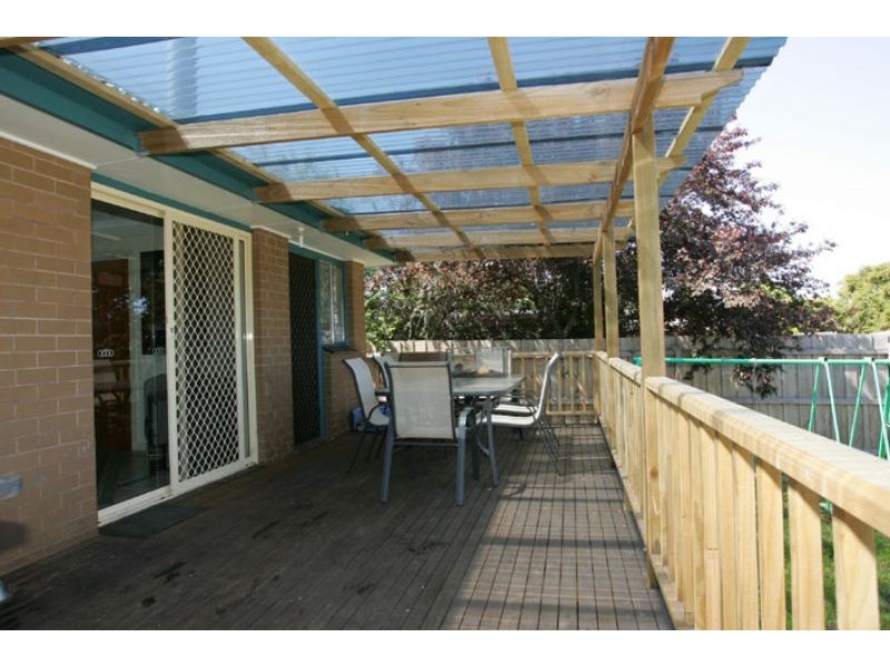 15 Hall Road, Gladstone Park VIC 3043