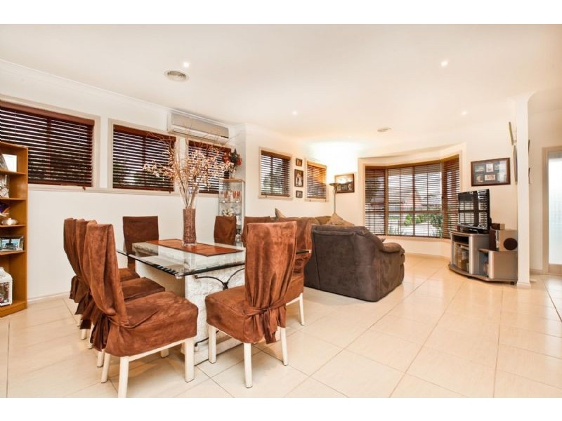 1/18 Waratah Avenue, Tullamarine VIC 3043