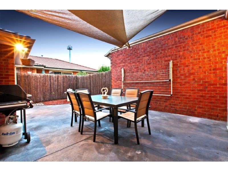 1/18 Waratah Avenue, Tullamarine VIC 3043