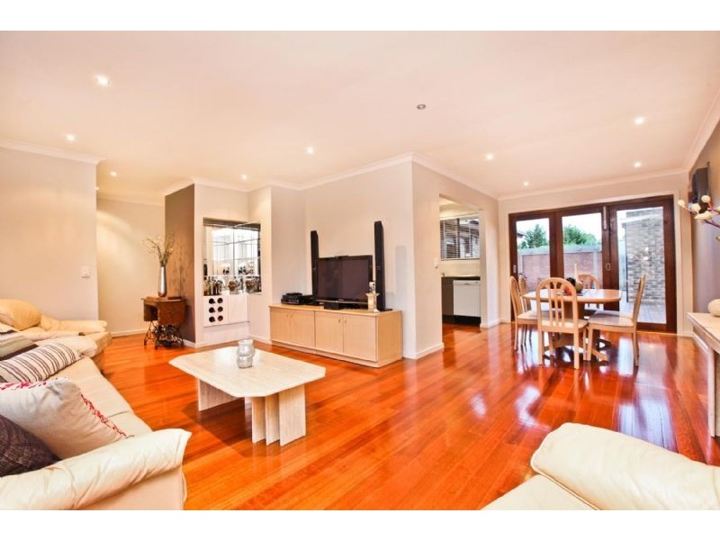 26 Beresford Crescent, Gladstone Park VIC 3043