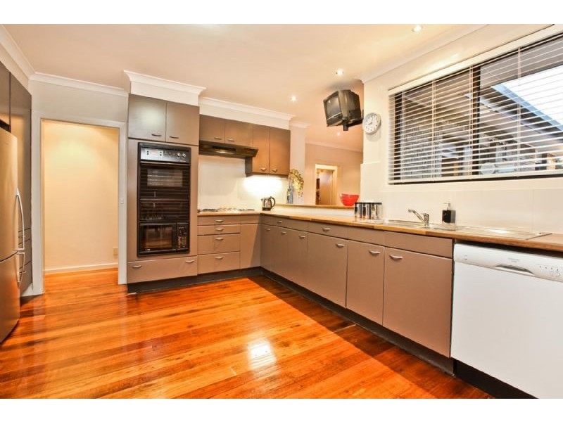 26 Beresford Crescent, Gladstone Park VIC 3043