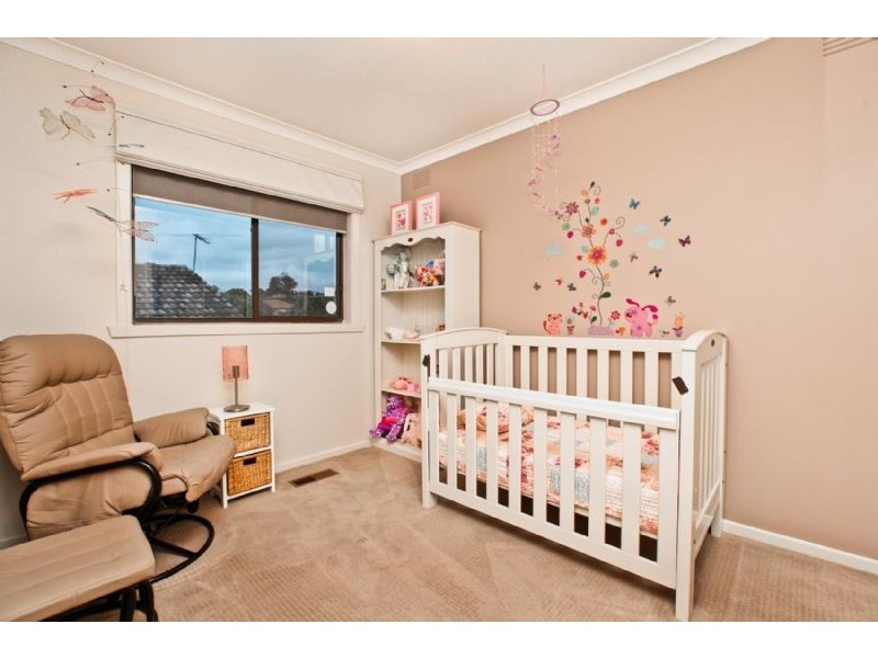 26 Beresford Crescent, Gladstone Park VIC 3043