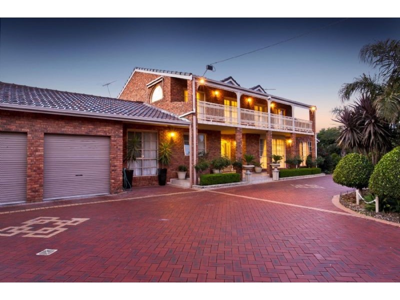 16 Inverness Mews, Greenvale VIC 3059
