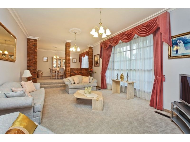 16 Inverness Mews, Greenvale VIC 3059