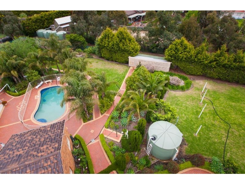 16 Inverness Mews, Greenvale VIC 3059