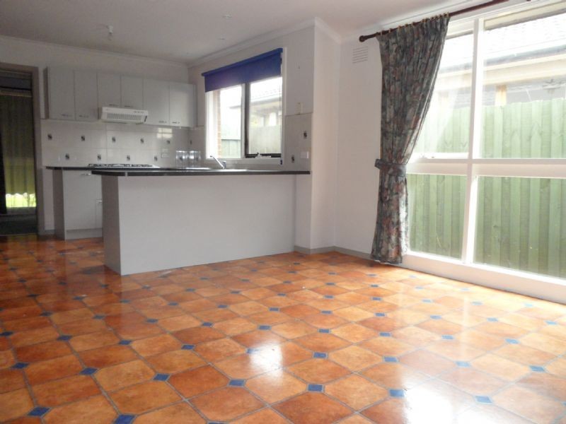 18 Gaynor Crescent, Gladstone Park VIC 3043