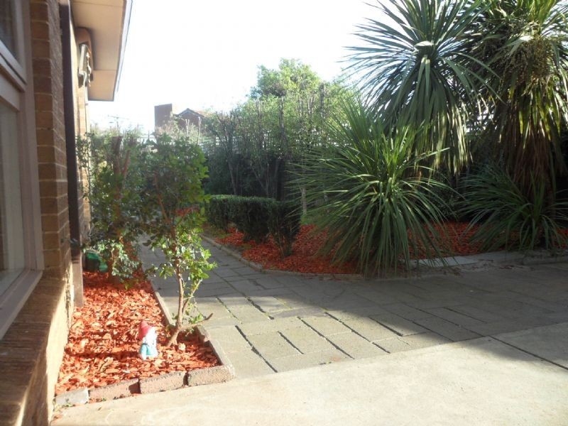 18 Gaynor Crescent, Gladstone Park VIC 3043