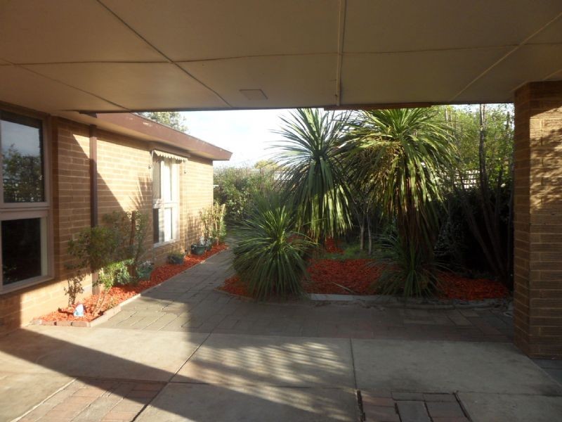 18 Gaynor Crescent, Gladstone Park VIC 3043