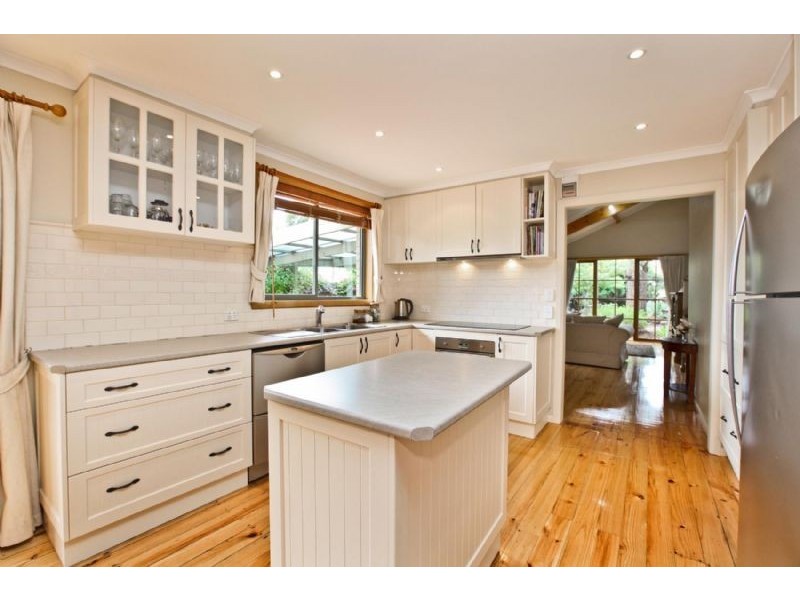 11 Clarke Drive, Gladstone Park VIC 3043