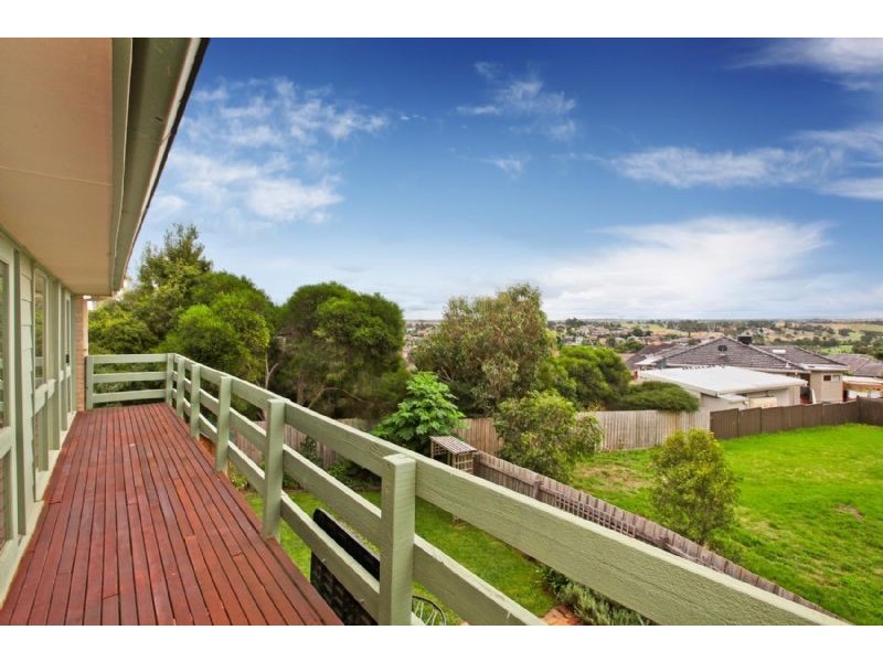 11 Clarke Drive, Gladstone Park VIC 3043