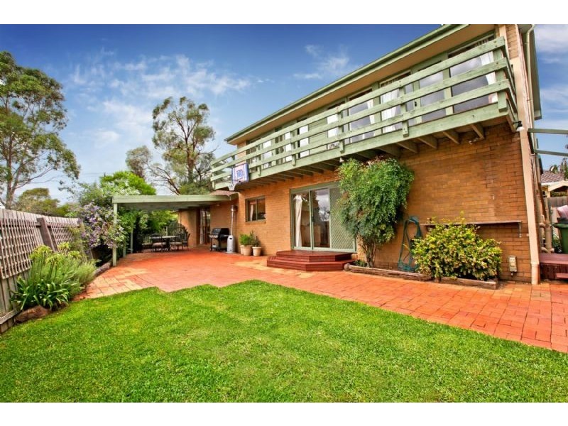 11 Clarke Drive, Gladstone Park VIC 3043
