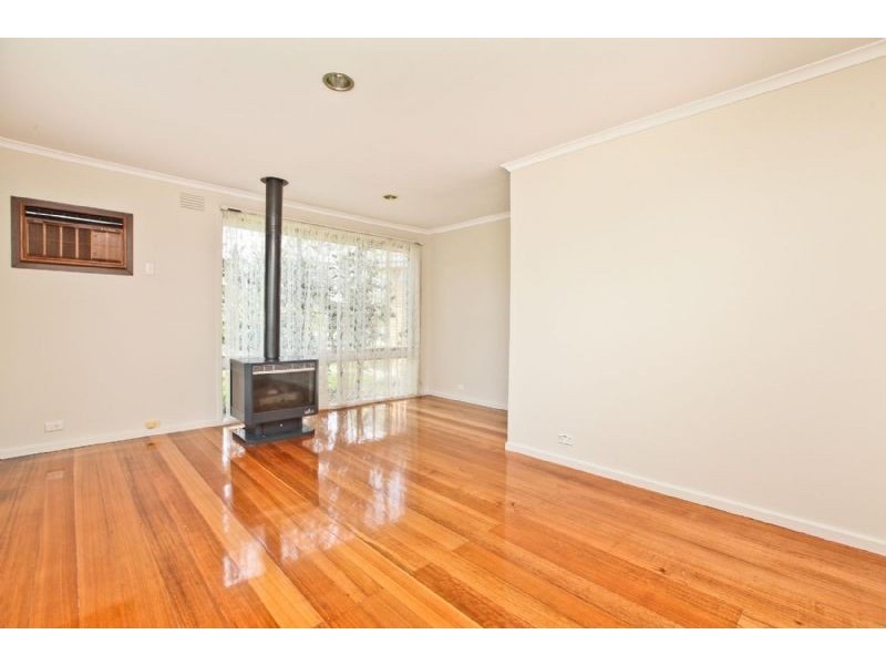 35 Wolverton Drive, Gladstone Park VIC 3043