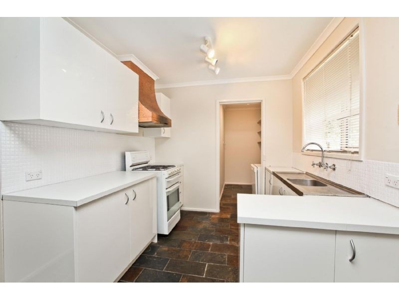 35 Wolverton Drive, Gladstone Park VIC 3043