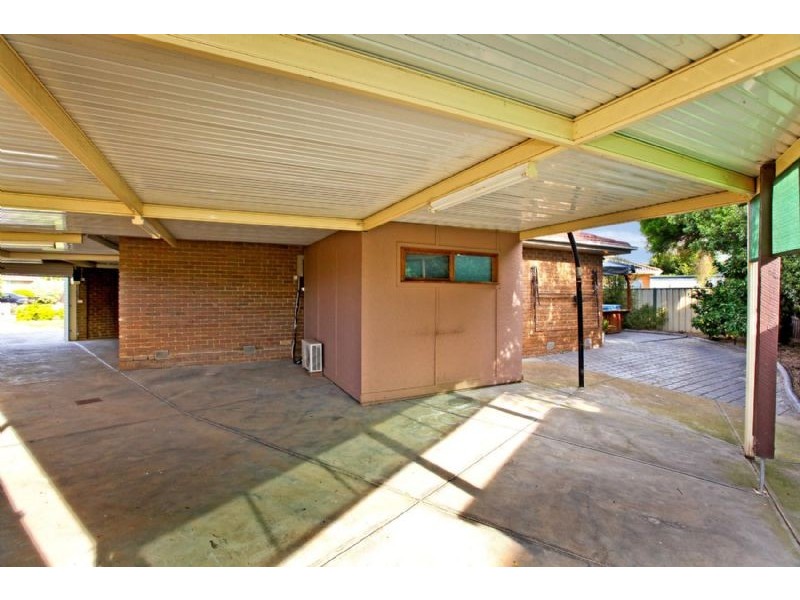 35 Wolverton Drive, Gladstone Park VIC 3043