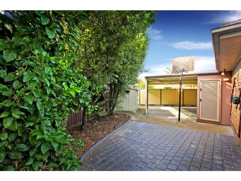 35 Wolverton Drive, Gladstone Park VIC 3043