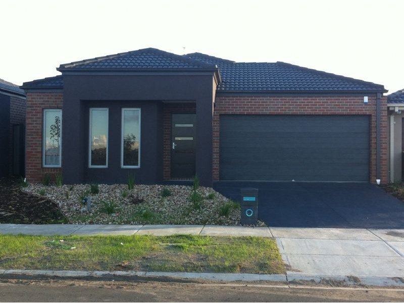 46 Bluebird Way, Roxburgh Park VIC 3064