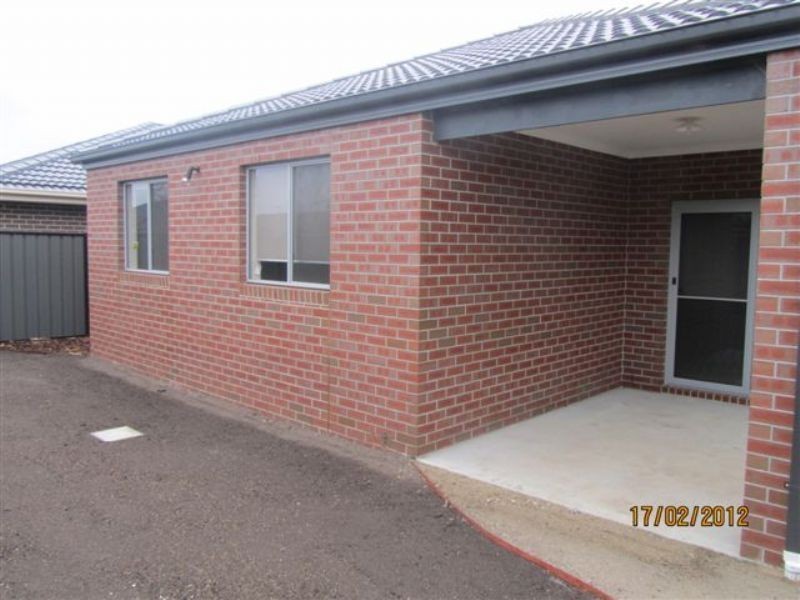 46 Bluebird Way, Roxburgh Park VIC 3064