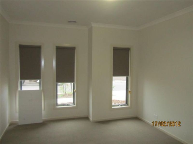 46 Bluebird Way, Roxburgh Park VIC 3064