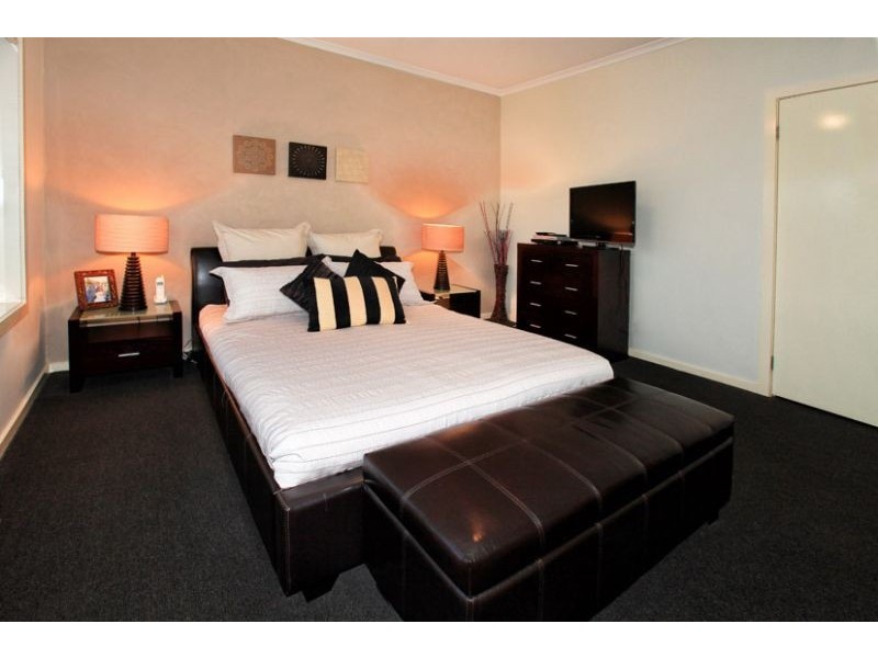 42 Balerno Circle, Gowanbrae VIC 3043