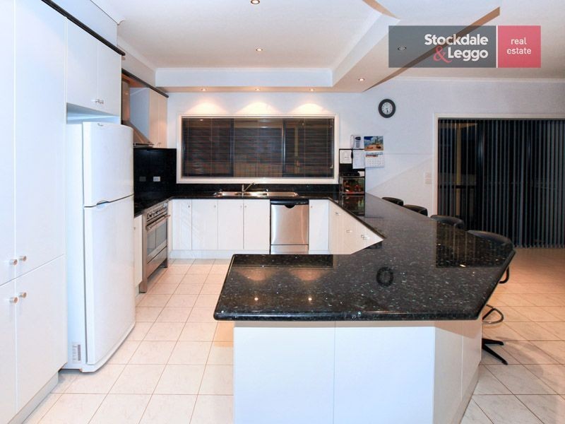 19 Trumpington Terrace, Attwood VIC 3049