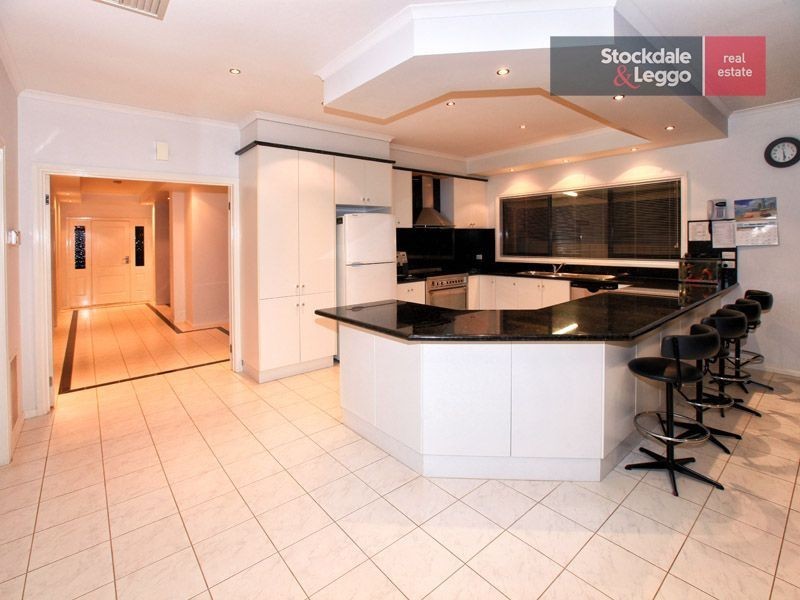 19 Trumpington Terrace, Attwood VIC 3049