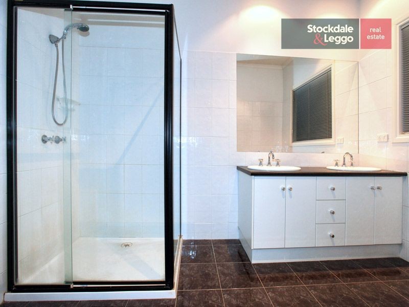 19 Trumpington Terrace, Attwood VIC 3049