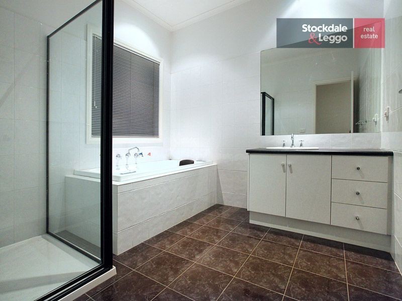 19 Trumpington Terrace, Attwood VIC 3049