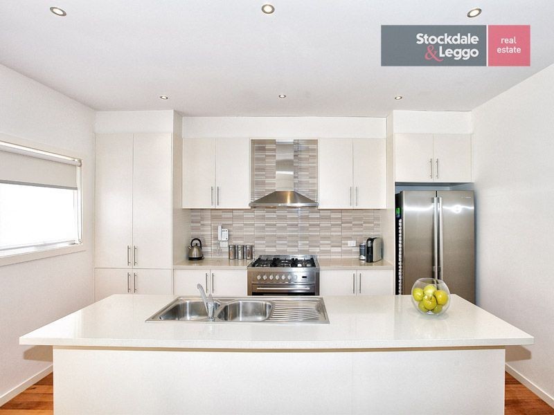 2/10 Linlithgow Way, Greenvale VIC 3059