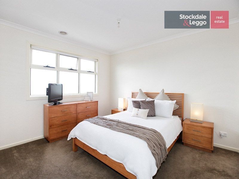 2/10 Linlithgow Way, Greenvale VIC 3059