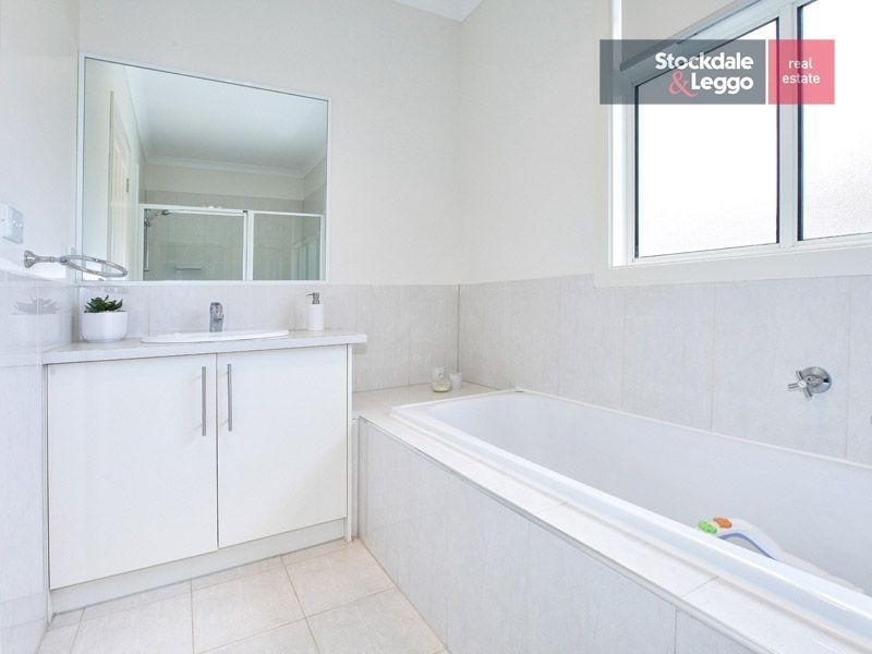 2/10 Linlithgow Way, Greenvale VIC 3059