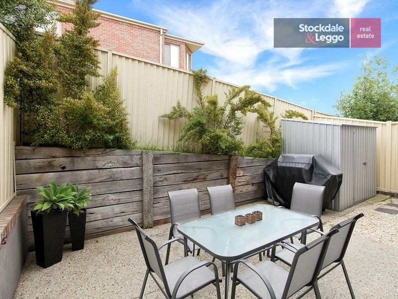 2/10 Linlithgow Way, Greenvale VIC 3059
