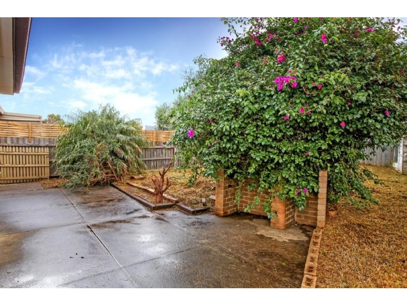 55 Lenoak Street, Gladstone Park VIC 3043