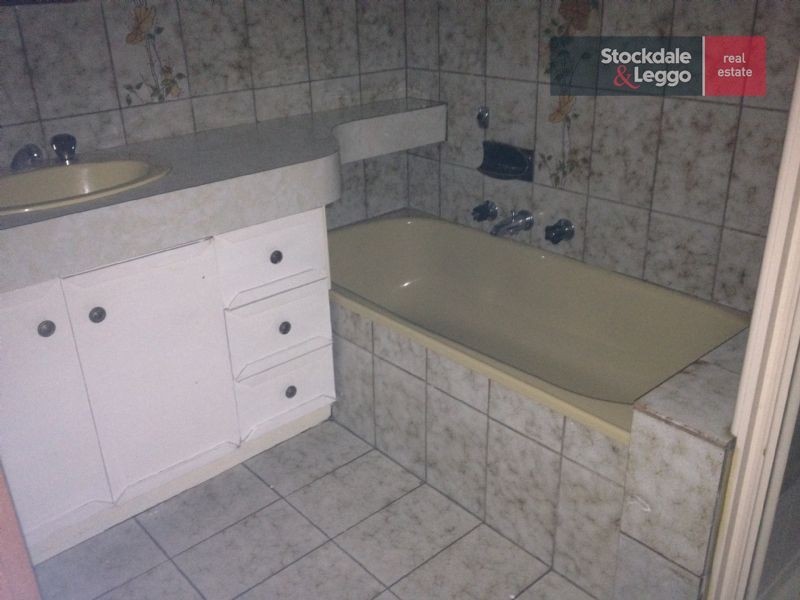 5 Kingsmere Close, Gladstone Park VIC 3043