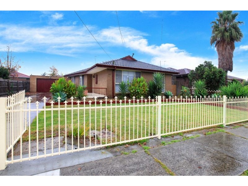37 Vaucluse Avenue, Gladstone Park VIC 3043