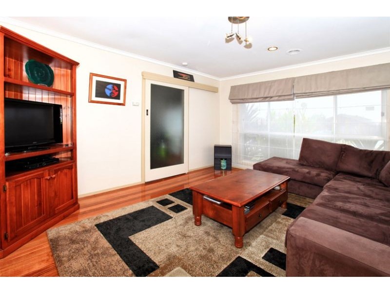 37 Vaucluse Avenue, Gladstone Park VIC 3043