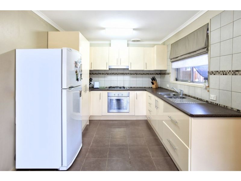 37 Vaucluse Avenue, Gladstone Park VIC 3043