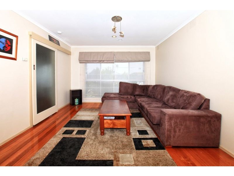 37 Vaucluse Avenue, Gladstone Park VIC 3043