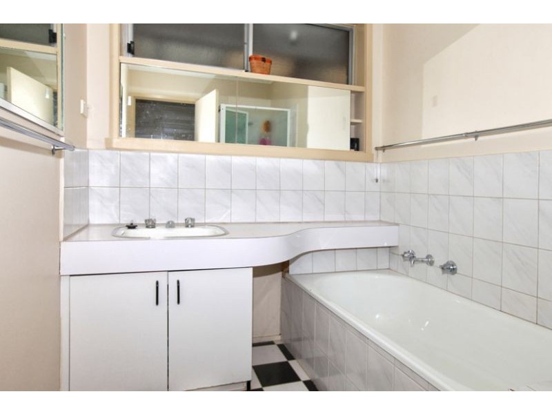37 Vaucluse Avenue, Gladstone Park VIC 3043