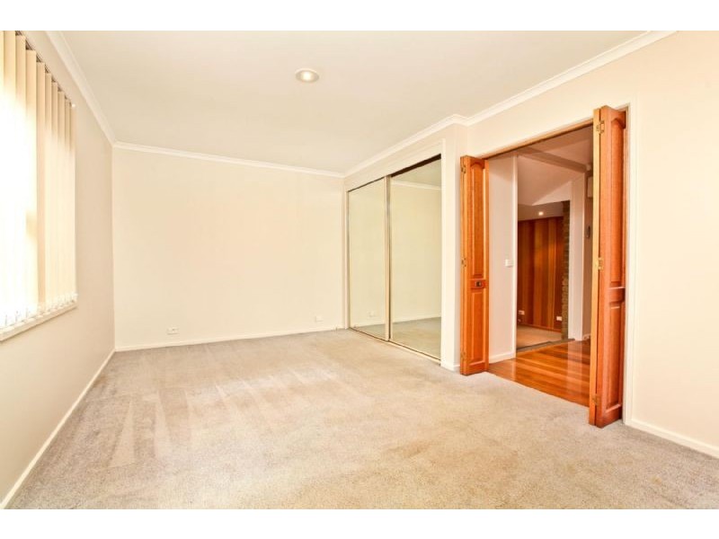 35 Wolverton Drive, Gladstone Park VIC 3043