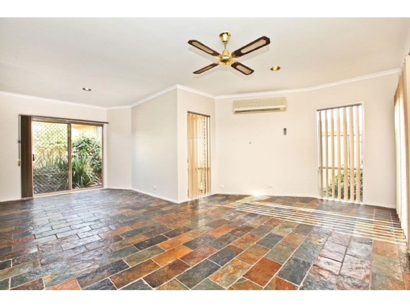 35 Wolverton Drive, Gladstone Park VIC 3043