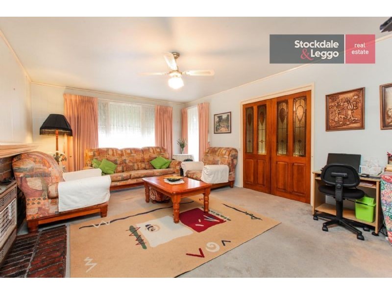 12 Rylandes Drive, Gladstone Park VIC 3043