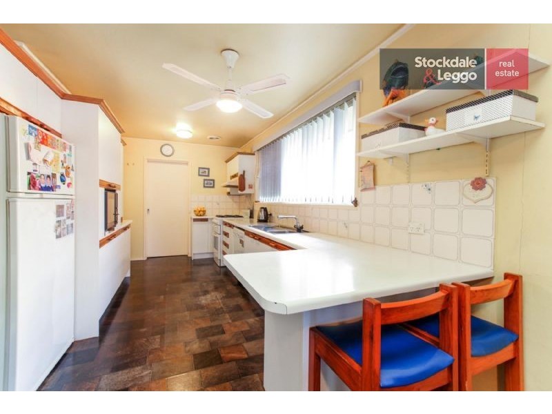 12 Rylandes Drive, Gladstone Park VIC 3043