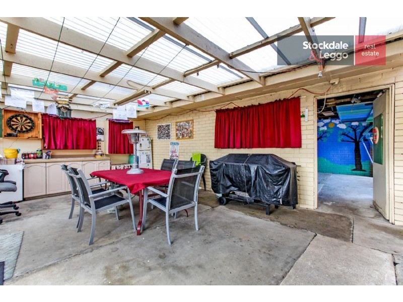 12 Rylandes Drive, Gladstone Park VIC 3043