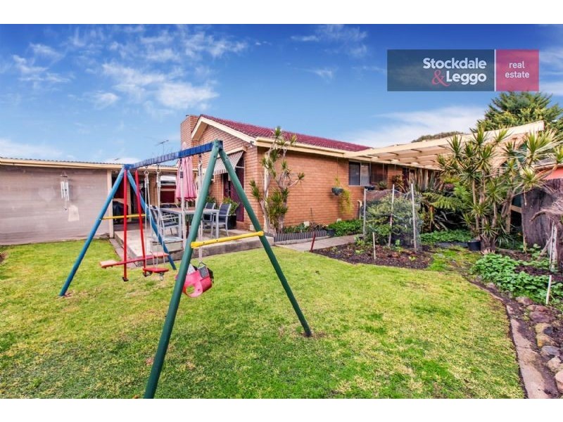 12 Rylandes Drive, Gladstone Park VIC 3043