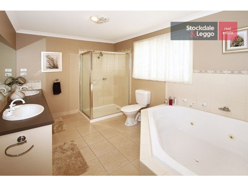 13 Marjon Court, Attwood VIC 3049